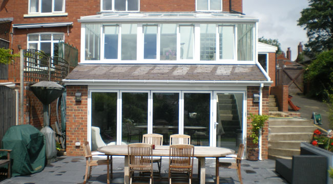 http://www.bifoldingdoorfactory.co.uk/wp-content/uploads/2012/09/bi-fold-doors.jpg